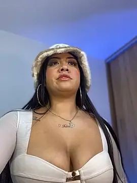 yeniffer valens online show from 12.14.25