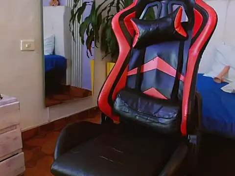 mia collin  online show from 12.16.25