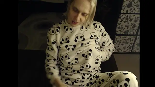 Snapshot of Sweet_Shugar_4Daddy chatting on 12.22.25 Sweet Shugar 4Daddy online show from 12.22.25