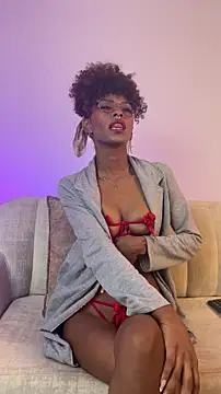 Snapshot of NaomiClay chatting on 04.21.26 NaomiClay online show from 04.21.26