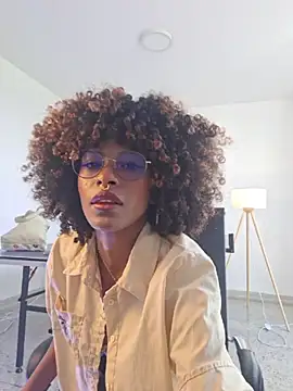 Snapshot of NaomiClay chatting on 04.24.26 NaomiClay online show from 04.24.26