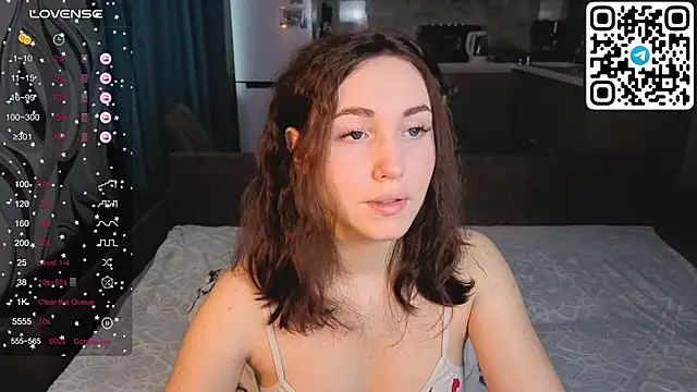 Snapshot of Alena_MellS chatting on 12.17.25 Alena MellS online show from 12.17.25