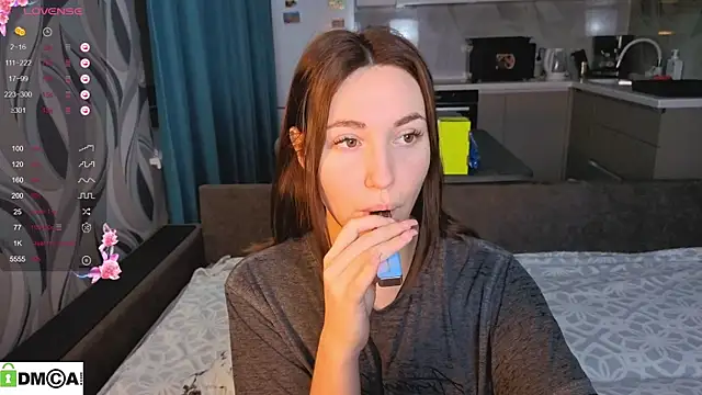 Snapshot of Alena_MellS chatting on 12.23.25 Alena MellS online show from 12.23.25