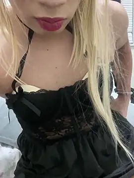 Snapshot of Hornystuff chatting on 04.22.26 Hornystuff online show from 04.22.26