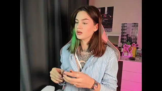 NikkieKitty online show from 12.16.25