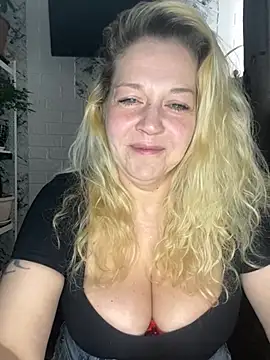 JenniferCarmen online show from 04.05.26