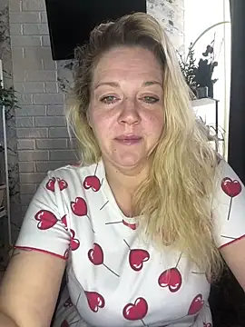 Snapshot of JenniferCarmen chatting on 04.29.26 JenniferCarmen online show from 04.29.26