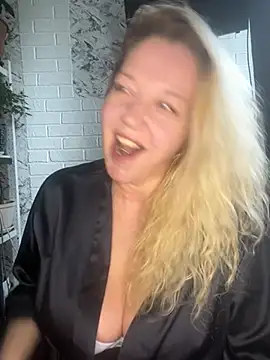 Snapshot of JenniferCarmen chatting on 05.16.26 JenniferCarmen online show from 05.16.26