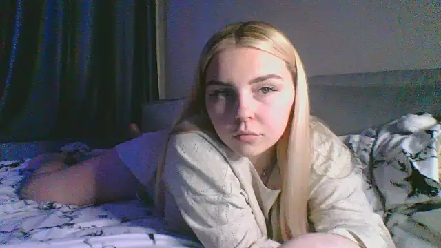 Snapshot of kit_katiki1 chatting on 12.14.25 kit katiki1 online show from 12.14.25