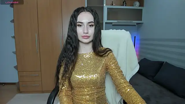 Snapshot of MiraaLes chatting on 04.18.26 MiraaLes online show from 04.18.26
