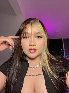 Snapshot of Daniela_ruizz chatting on 05.15.26 Daniela ruizz online show from 05.15.26