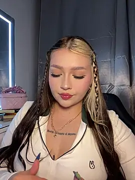 Snapshot of Daniela_ruizz chatting on 07.14.26 Daniela ruizz online show from 07.14.26