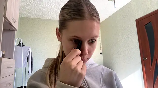 ZaidaSchwarten online show from 04.05.26