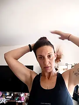 Snapshot of ArianaSol chatting on 01.13.26 ArianaSol online show from 01.13.26