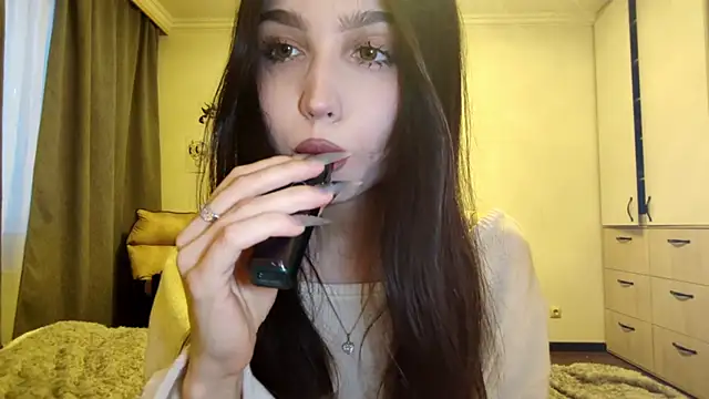 Snapshot of Qwami_Amie chatting on 02.20.26 Qwami Amie online show from 02.20.26