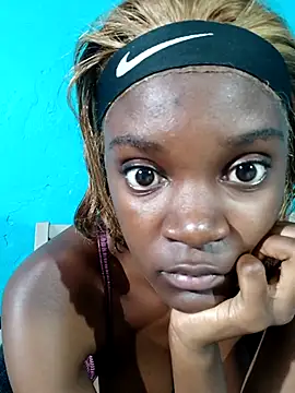 Snapshot of PetiteDoll_06 chatting on 12.18.25 PetiteDoll 06 online show from 12.18.25