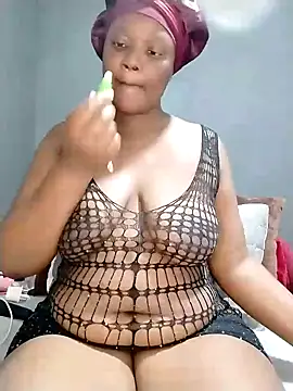 Snapshot of SexyAssQueenX chatting on 05.13.26 SexyAssQueenX online show from 05.13.26