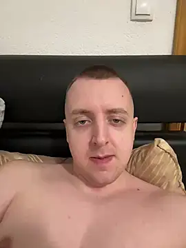 Snapshot of BezzBoii@xh chatting on 02.13.25 BezzBoiixh online show from 02.13.25