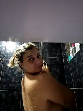 Snapshot of loiragostosa69 chatting on 04.23.26 loiragostosa69 online show from 04.23.26