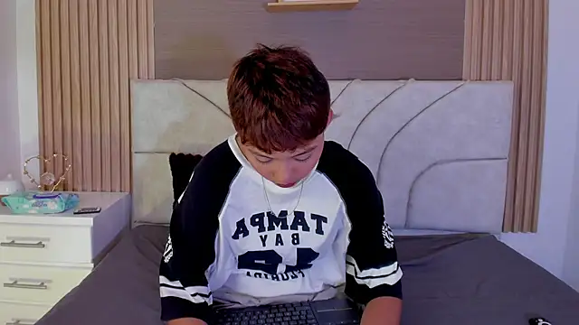 tefi meow  online show from 04.04.26