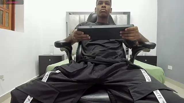 Snapshot of khris__evans chatting on 04.24.26 khris evans online show from 04.24.26
