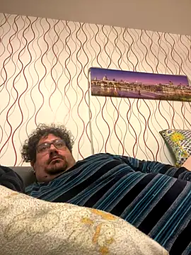 Snapshot of P0rco89 chatting on 12.15.25 P0rco89 online show from 12.15.25
