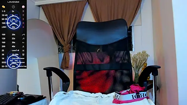 Snapshot of _YOURHERO chatting on 03.26.26 YOURHERO online show from 03.26.26