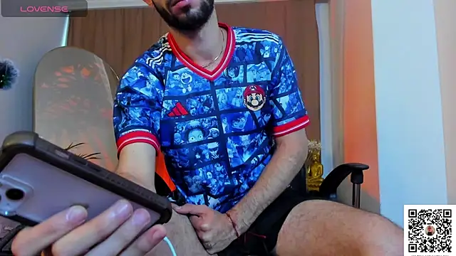 Snapshot of _YOURHERO chatting on 04.01.26 YOURHERO online show from 04.01.26