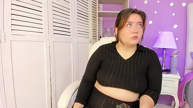 Snapshot of rousse_millers chatting on 02.02.26 rousse millers online show from 02.02.26