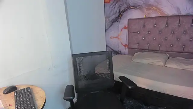 Snapshot of Maya_Storm_ chatting on 03.31.26 Maya Storm online show from 03.31.26