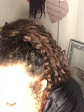 Snapshot of Welsh_Maya221x chatting on 12.21.25 Welsh Maya221x online show from 12.21.25