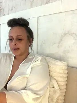 Snapshot of Welsh_Maya221x chatting on 01.12.26 Welsh Maya221x online show from 01.12.26