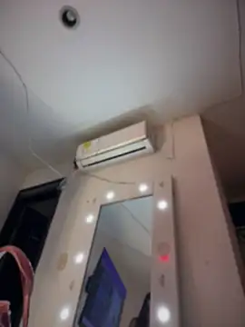 Snapshot of Valeria-escobar chatting on 04.24.26 Valeria-escobar online show from 04.24.26