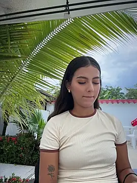 Snapshot of Valeria-escobar chatting on 05.15.26 Valeria-escobar online show from 05.15.26