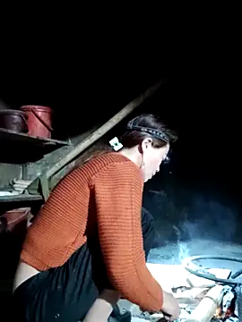 Snapshot of little-effy chatting on 12.19.25 little-effy online show from 12.19.25