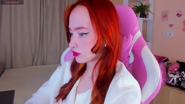 Snapshot of sunflare_ chatting on 12.14.25 sunflare online show from 12.14.25