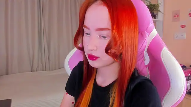 Snapshot of sunflare_ chatting on 12.17.25 sunflare online show from 12.17.25