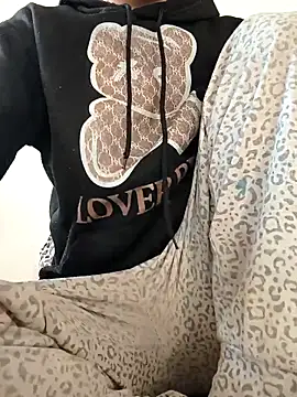 Snapshot of tenifer chatting on 12.15.25 tenifer online show from 12.15.25