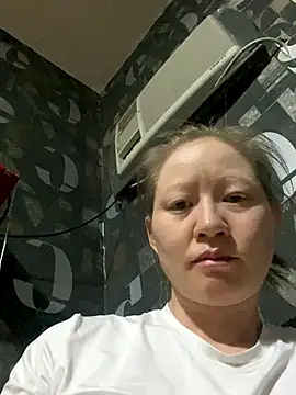 Snapshot of mana-ala chatting on 12.16.25 mana-ala online show from 12.16.25