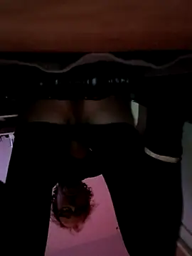 Snapshot of Olivassl22 chatting on 03.25.26 Olivassl22 online show from 03.25.26