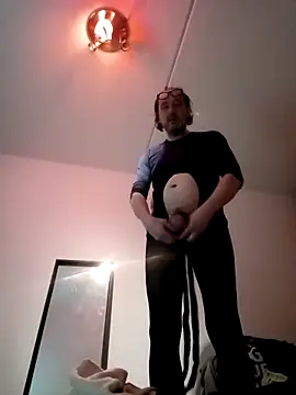 Snapshot of Olivassl22 chatting on 04.16.26 Olivassl22 online show from 04.16.26