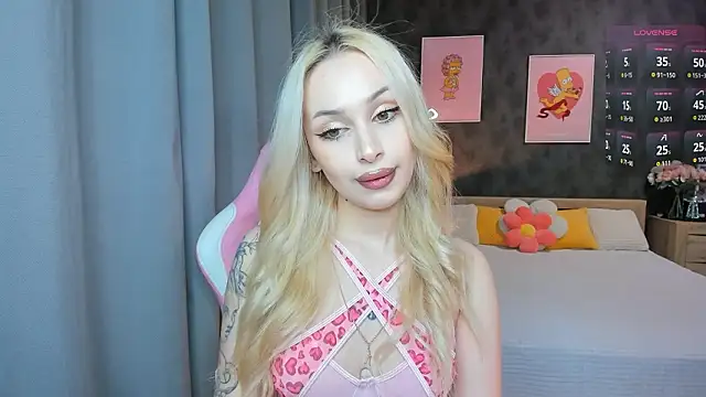 Snapshot of LanaMiracle chatting on 02.17.26 LanaMiracle online show from 02.17.26