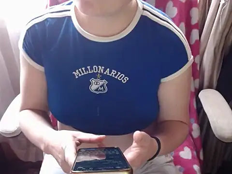 Snapshot of 666maskgirl chatting on 01.12.26 666maskgirl online show from 01.12.26