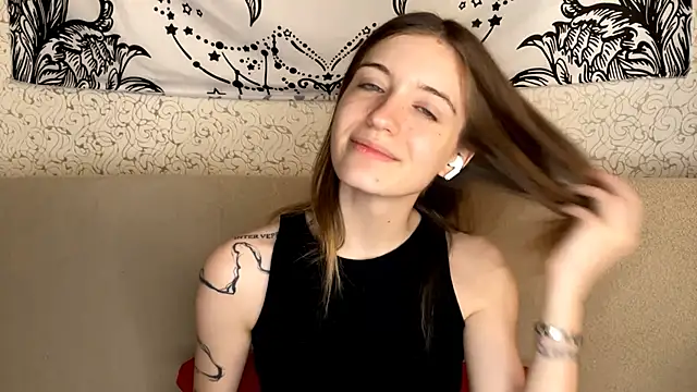 Snapshot of Shining_Robi chatting on 12.17.25 Shining Robi online show from 12.17.25