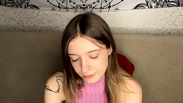 Snapshot of Shining_Robi chatting on 12.21.25 Shining Robi online show from 12.21.25