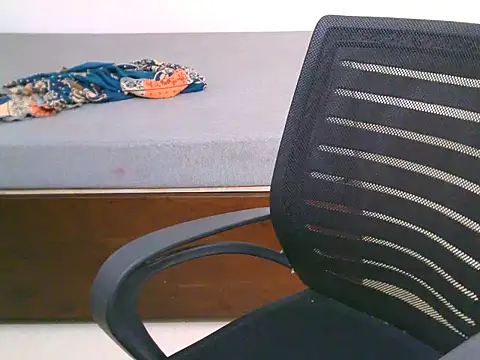 Snapshot of Its-rousee chatting on 12.21.25 Its-rousee online show from 12.21.25