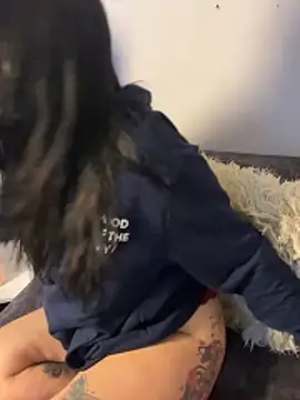 Snapshot of Lunaclarx chatting on 12.15.25 Lunaclarx online show from 12.15.25