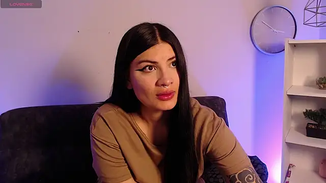 Snapshot of Lunaclarx chatting on 12.17.25 Lunaclarx online show from 12.17.25