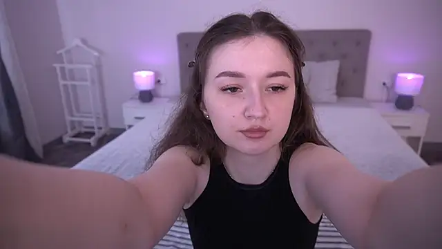 Snapshot of CyrenaLuxe chatting on 06.04.26 CyrenaLuxe online show from 06.04.26