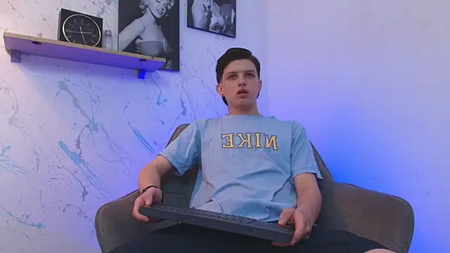 sebastamayo  online show from 04.10.26